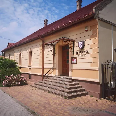 Eszter-haz Vendeghaz Guest house Kerekegyhaza